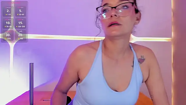 LunaArias live cam on StripChat