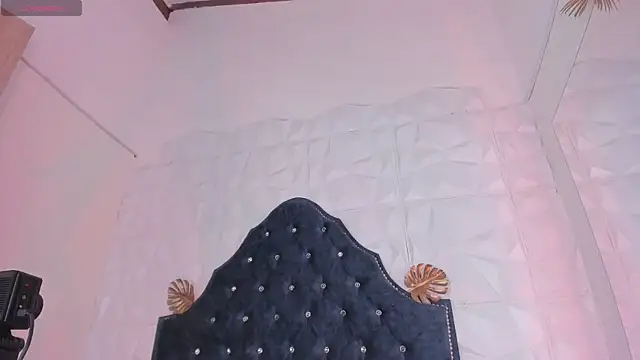 Chloe_moon1 live cam on StripChat