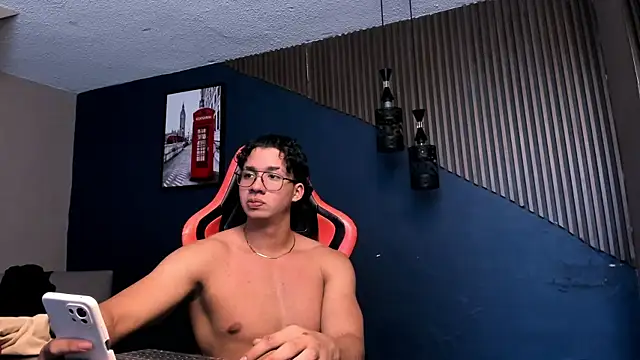 Axxel_Muscle webcam