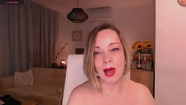 Tilly_Eliot live cam on StripChat