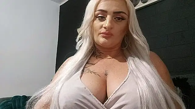 AnastasiaLips live cam on StripChat