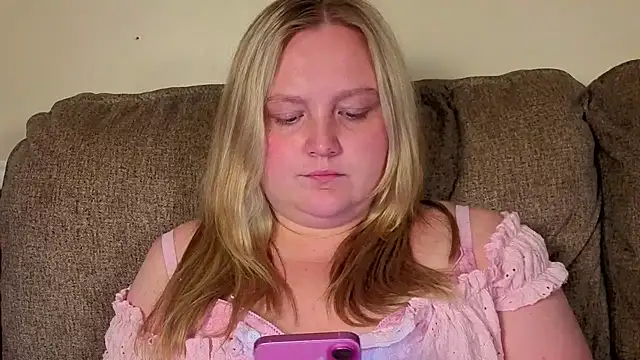 PhatAssBlond live cam on StripChat