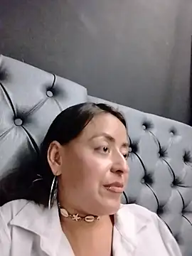 LUNAGREEN_1 live cam on StripChat
