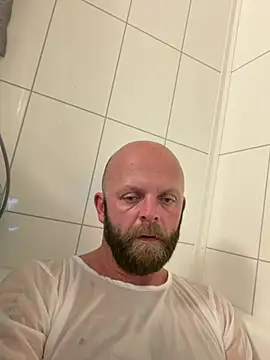 mrmoi1234 (Ask my age) - Cum in bathtub