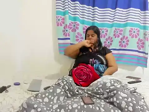SusanaEshwar live cam on StripChat