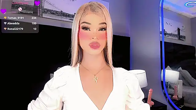 Kornylovee live cam on StripChat