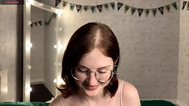 FakeLamb live cam on StripChat