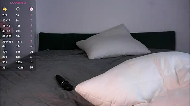 CleotildePiel live cam on StripChat