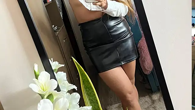 valeria_teiku live cam on StripChat