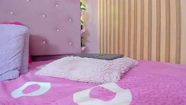 lovely__kiss__ live cam on StripChat