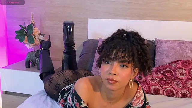 TamaraMontiel live cam on StripChat