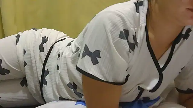 angel_pussie live cam on StripChat