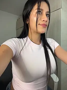 emmily_19 (F young) - NAKED AND BIGGG SQUIRTT