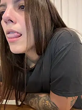 lilylovelesss live cam on StripChat