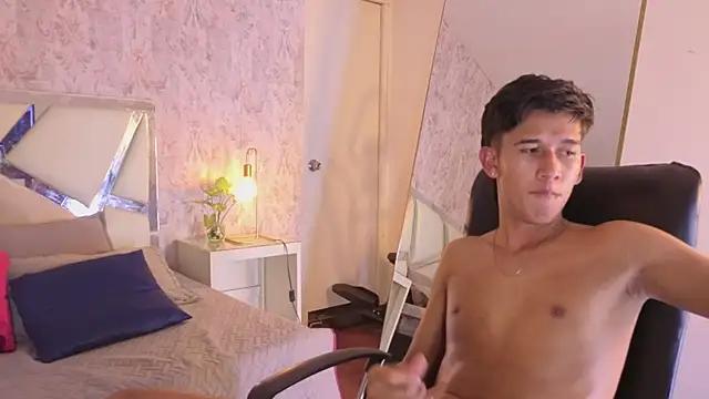 dave_eliot (M twink) - show feet with oil