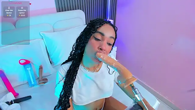 Clawdeen__wolf webcam