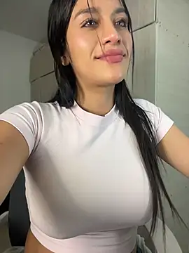 emmily_19 (F young) - NAKED AND BIGGG SQUIRTT