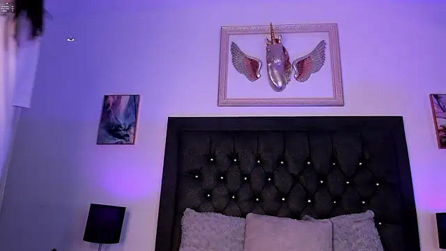 Mia_ink1111 webcam