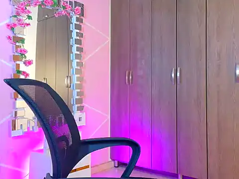 Andreaflame1 live cam on StripChat