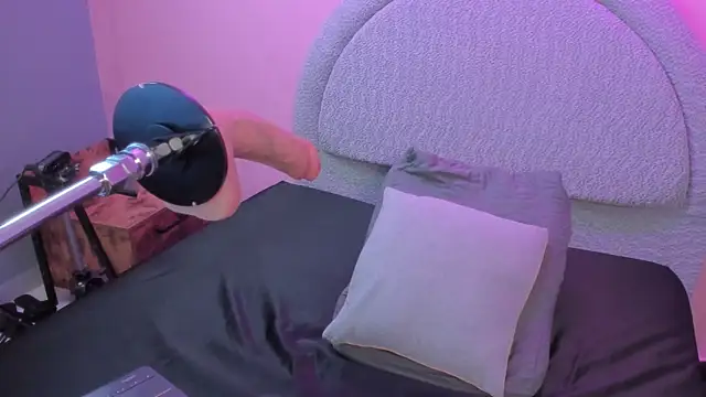 sara_rhoades's live room