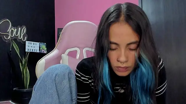 azula_lillet live cam on StripChat