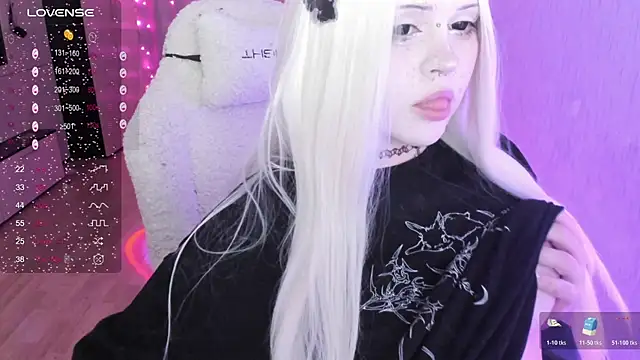 SelenaCute live cam on StripChat