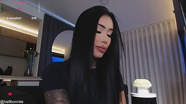belllbonniie Live Webcam on Stripchat