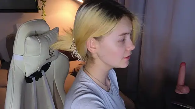 Emily_Miu webcam