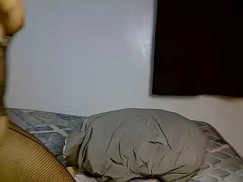 Prettylovez webcam