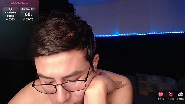 andrewmhilton_ live cam on StripChat