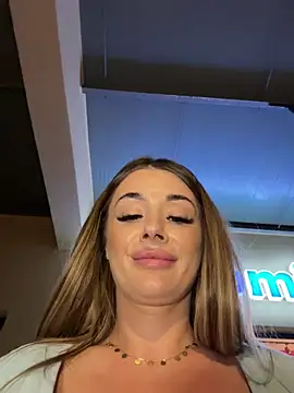 IsabellaEtthan live cam on StripChat