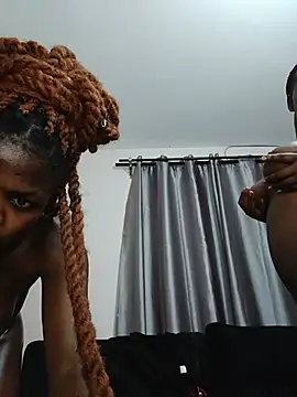 Black_prettty live cam on StripChat