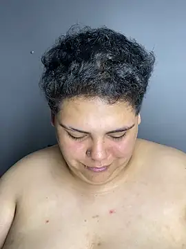 Hailey_Curvy webcam