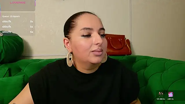 BustyAllyy live cam on StripChat