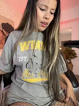 NINI__MOON__ live cam on StripChat