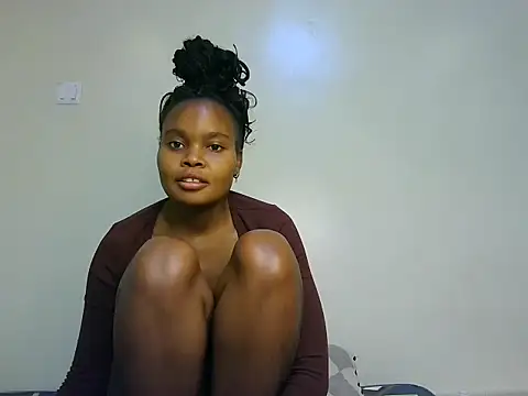 Lovely_bustybunny live cam on StripChat