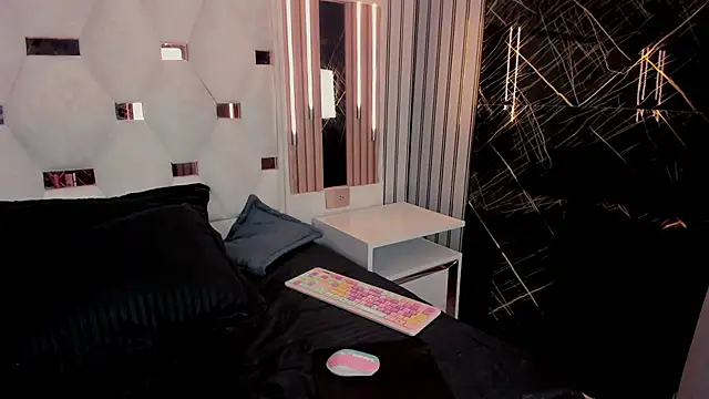 sarai_honeey - Sarai_Honeey's free webcam - UK Sex Cams