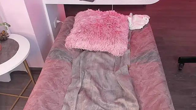 LeilaHiuston webcam