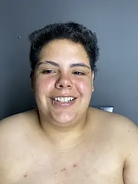 Hailey_Curvy webcam