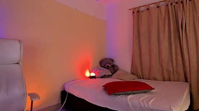 Nadia-Monroe webcam