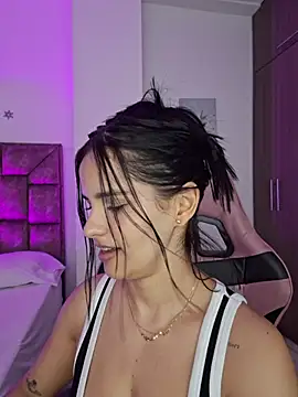 heyshaa live cam on StripChat