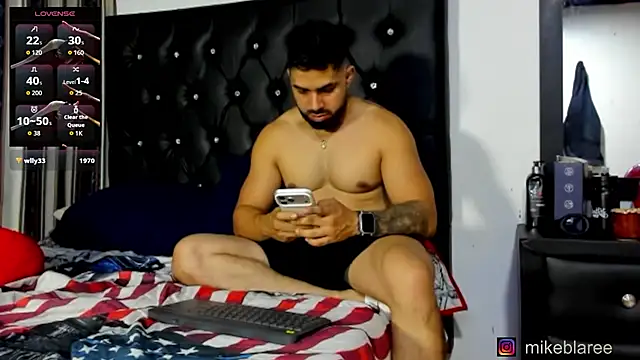 mikeblaree live cam on StripChat