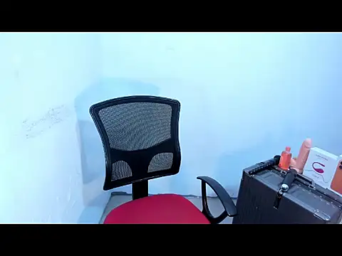 loveyoureign06 live cam on StripChat