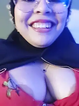 Elinaax live cam on StripChat
