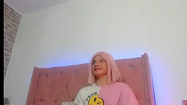loverisu-coral live cam on StripChat