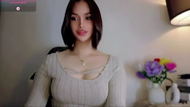 Anna_HollyDoll live cam on StripChat
