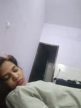 cute_radhikaa live cam on StripChat
