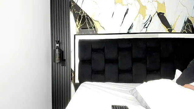 Scarlet_Estelle live cam on StripChat