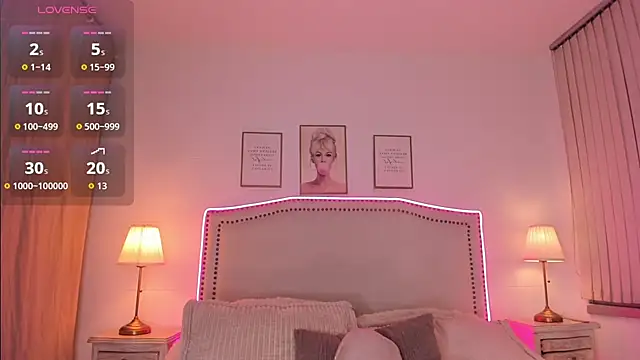 Isabella_ev live cam on StripChat