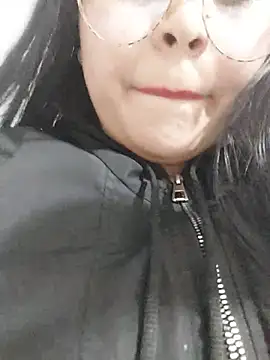 Elinaax live cam on StripChat
